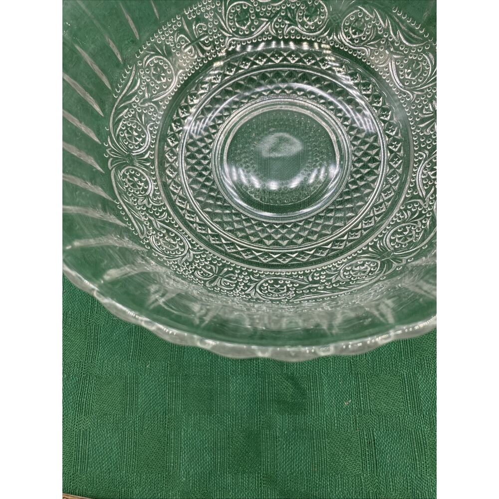 Vtg KIG Malaysia Fleur de Lis Pressed Glass Trellis Serving Bowl. 7.5”X 3” - Picture 5 of 12